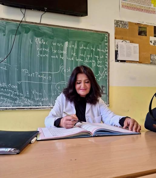 🎉 Urime ditëlindjen dhe pensionimin! 🌸